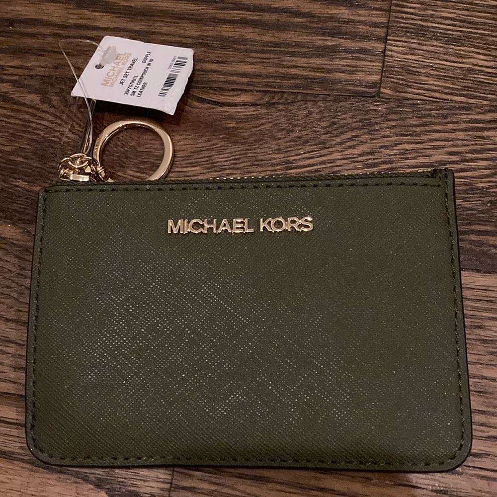 Michael Kors Jetset Travel Wallet